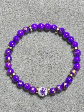 Purple & Gold Marbled Stretch Bracelet w/ Gold Spacers & Floral/White Focal Bead